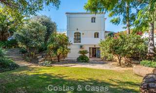 Excepcional villa de lujo en venta con arquitectura andaluza atemporal y vistas al mar en Benahavís, Marbella 786048 