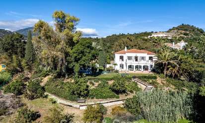 Excepcional villa de lujo en venta con arquitectura andaluza atemporal y vistas al mar en Benahavís, Marbella 786056