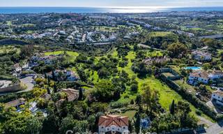 Excepcional villa de lujo en venta con arquitectura andaluza atemporal y vistas al mar en Benahavís, Marbella 786059 