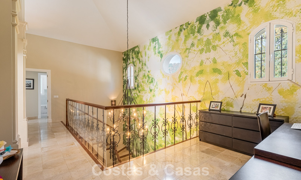 Excepcional villa de lujo en venta con arquitectura andaluza atemporal y vistas al mar en Benahavís, Marbella 786060