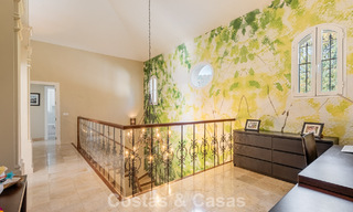 Excepcional villa de lujo en venta con arquitectura andaluza atemporal y vistas al mar en Benahavís, Marbella 786060 