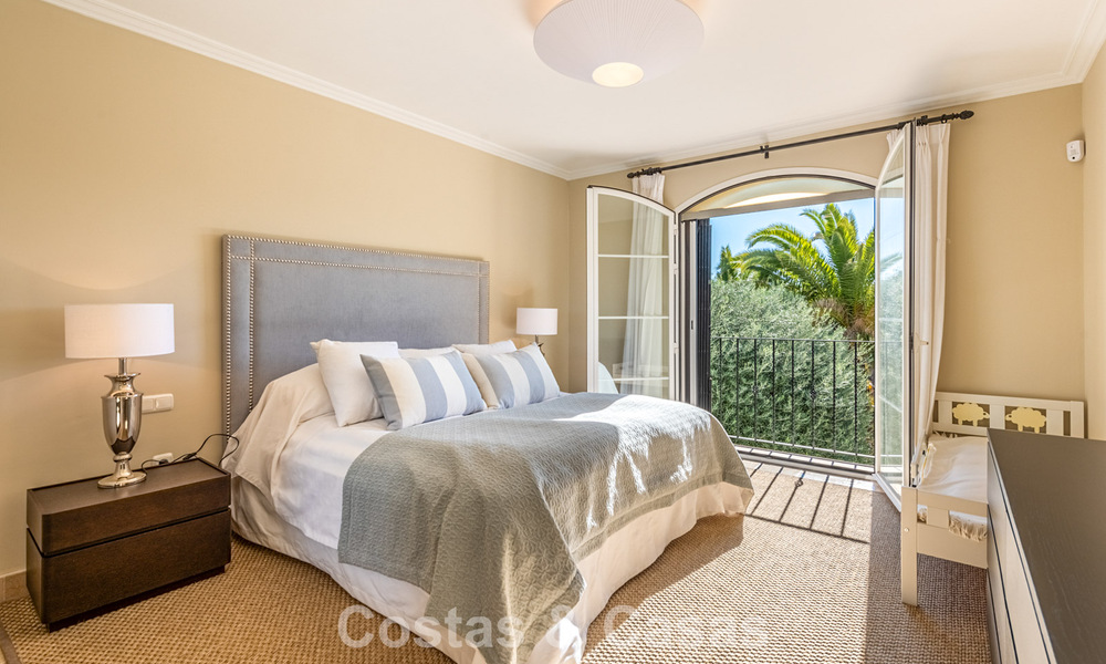 Excepcional villa de lujo en venta con arquitectura andaluza atemporal y vistas al mar en Benahavís, Marbella 786062