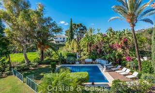 Excepcional villa de lujo en venta con arquitectura andaluza atemporal y vistas al mar en Benahavís, Marbella 786066 