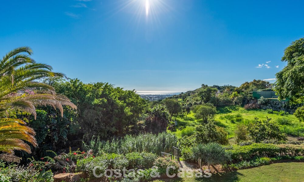 Excepcional villa de lujo en venta con arquitectura andaluza atemporal y vistas al mar en Benahavís, Marbella 786067