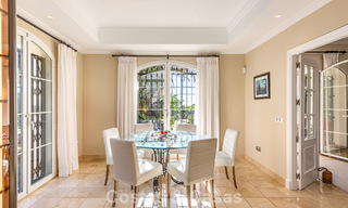 Excepcional villa de lujo en venta con arquitectura andaluza atemporal y vistas al mar en Benahavís, Marbella 786074 