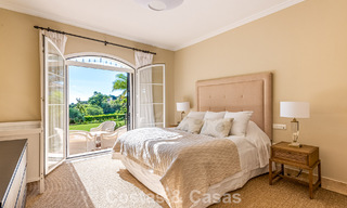 Excepcional villa de lujo en venta con arquitectura andaluza atemporal y vistas al mar en Benahavís, Marbella 786077 