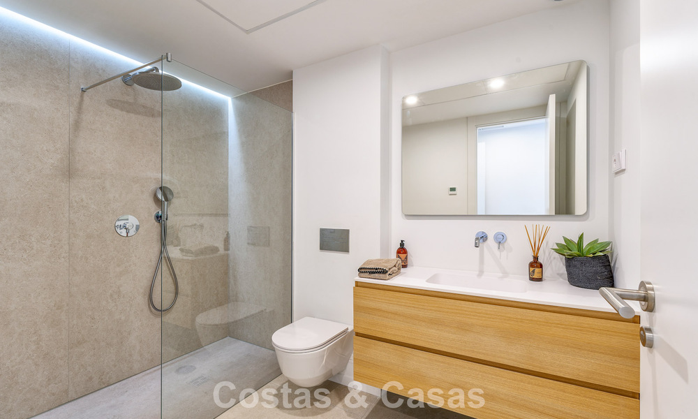 Apartamentos en venta en una ubicación privilegiada con vistas al mar, entre Benalmádena y Fuengirola, Costa del Sol 801810