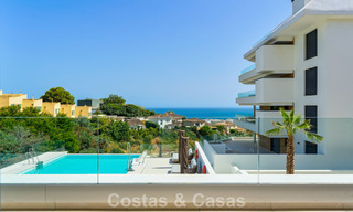 Apartamentos en venta en una ubicación privilegiada con vistas al mar, entre Benalmádena y Fuengirola, Costa del Sol 801822 