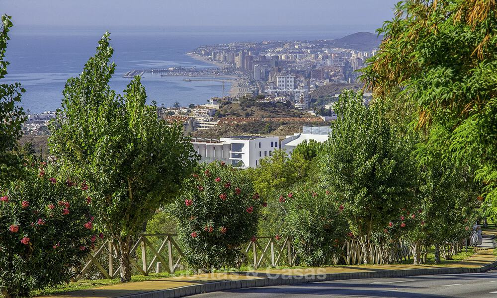 Apartamentos en venta en una ubicación privilegiada con vistas al mar, entre Benalmádena y Fuengirola, Costa del Sol 801827