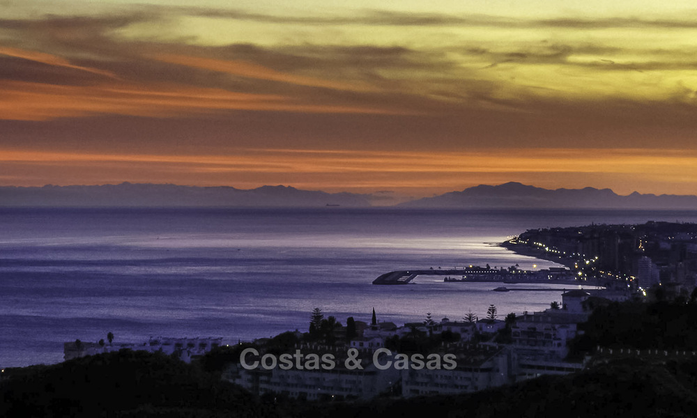 Apartamentos en venta en una ubicación privilegiada con vistas al mar, entre Benalmádena y Fuengirola, Costa del Sol 801837