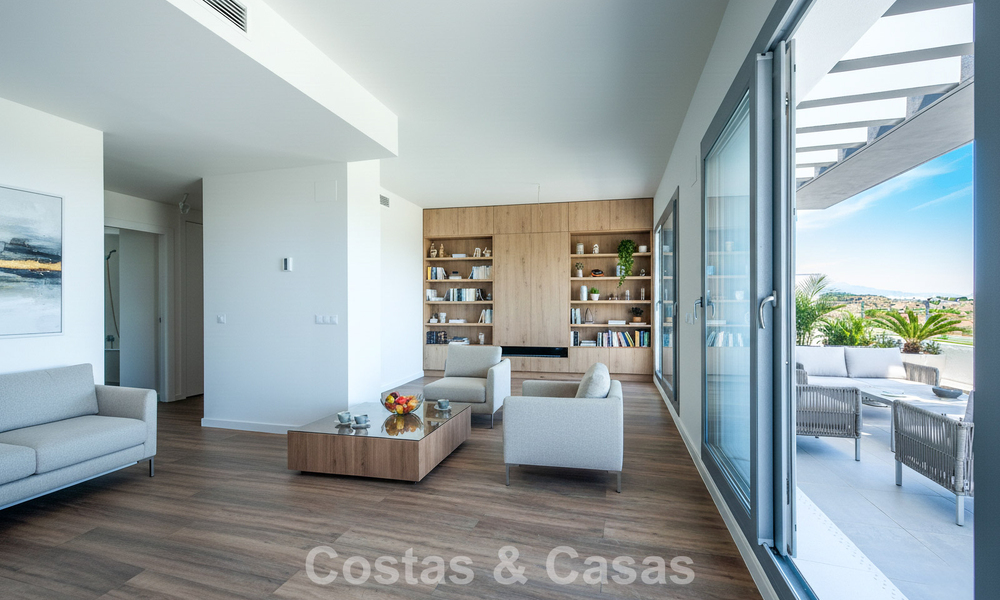Apartamento nuevo y moderno, listo para entrar a vivir, en venta en un complejo de golf cerca de Estepona centro 785916