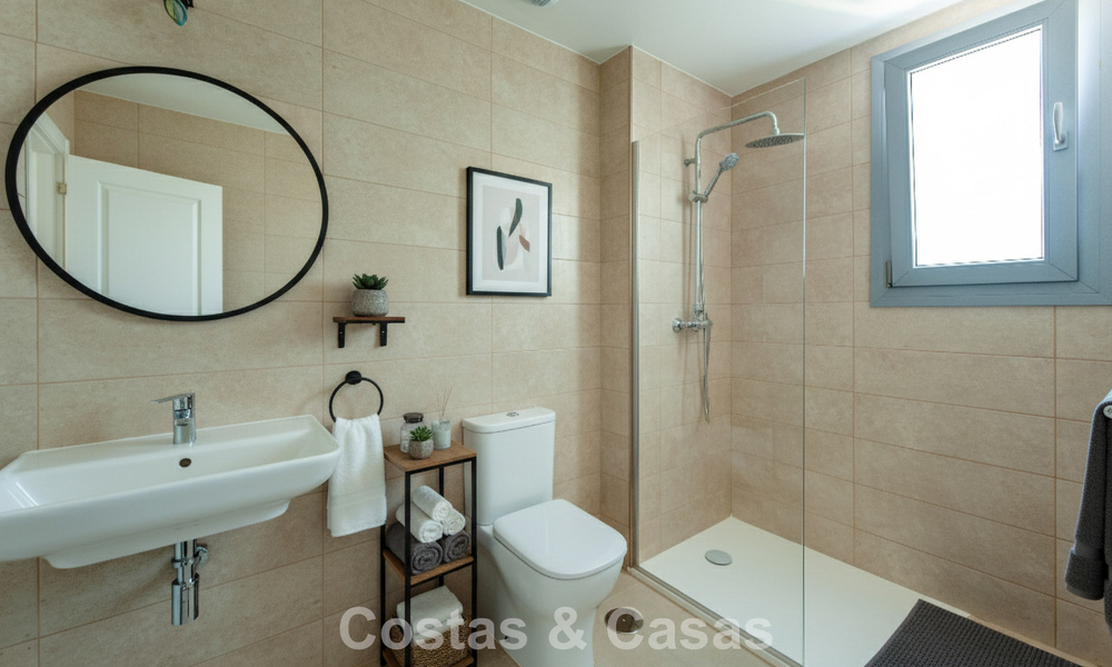 Apartamento nuevo y moderno, listo para entrar a vivir, en venta en un complejo de golf cerca de Estepona centro 785920