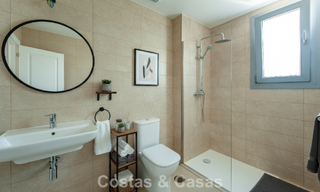 Apartamento nuevo y moderno, listo para entrar a vivir, en venta en un complejo de golf cerca de Estepona centro 785920 