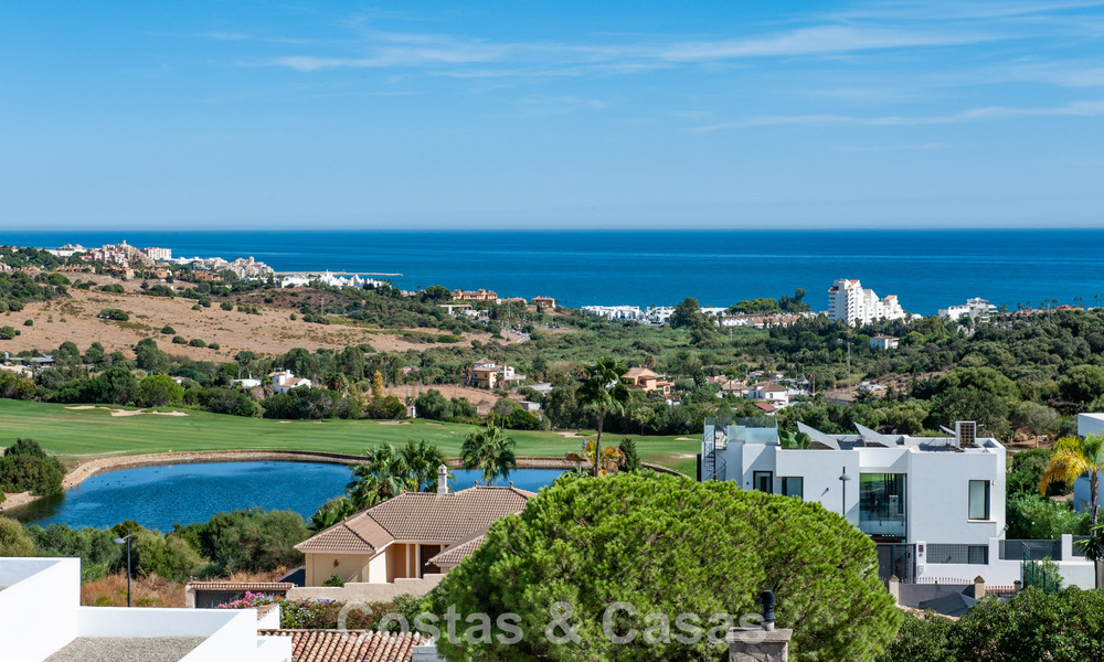 Apartamento nuevo y moderno, listo para entrar a vivir, en venta en un complejo de golf cerca de Estepona centro 785928