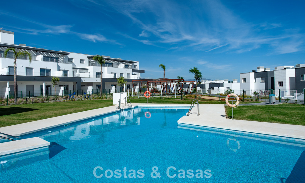 Apartamento nuevo y moderno, listo para entrar a vivir, en venta en un complejo de golf cerca de Estepona centro 785932