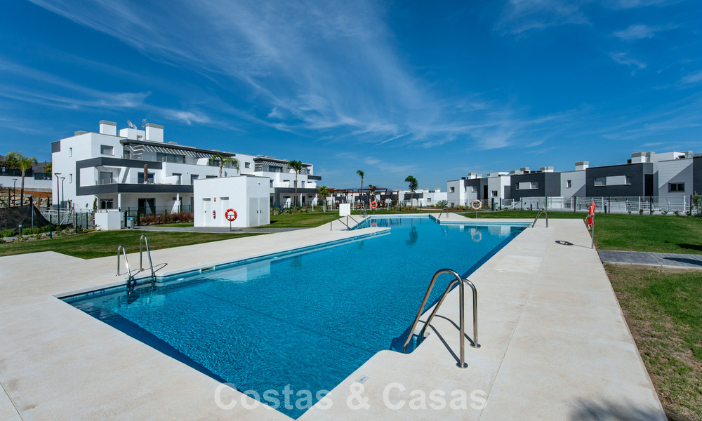 Apartamento nuevo y moderno, listo para entrar a vivir, en venta en un complejo de golf cerca de Estepona centro 785933