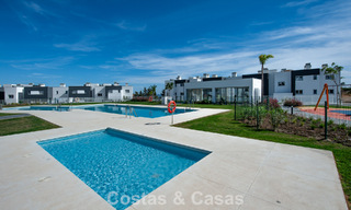 Apartamento nuevo y moderno, listo para entrar a vivir, en venta en un complejo de golf cerca de Estepona centro 785934 