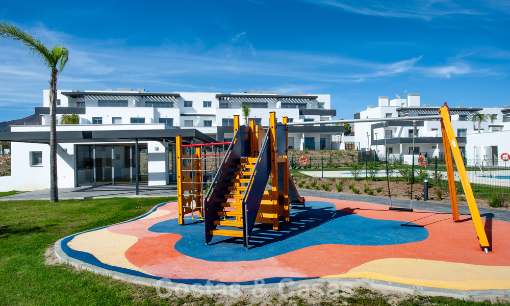 Apartamento nuevo y moderno, listo para entrar a vivir, en venta en un complejo de golf cerca de Estepona centro 785935