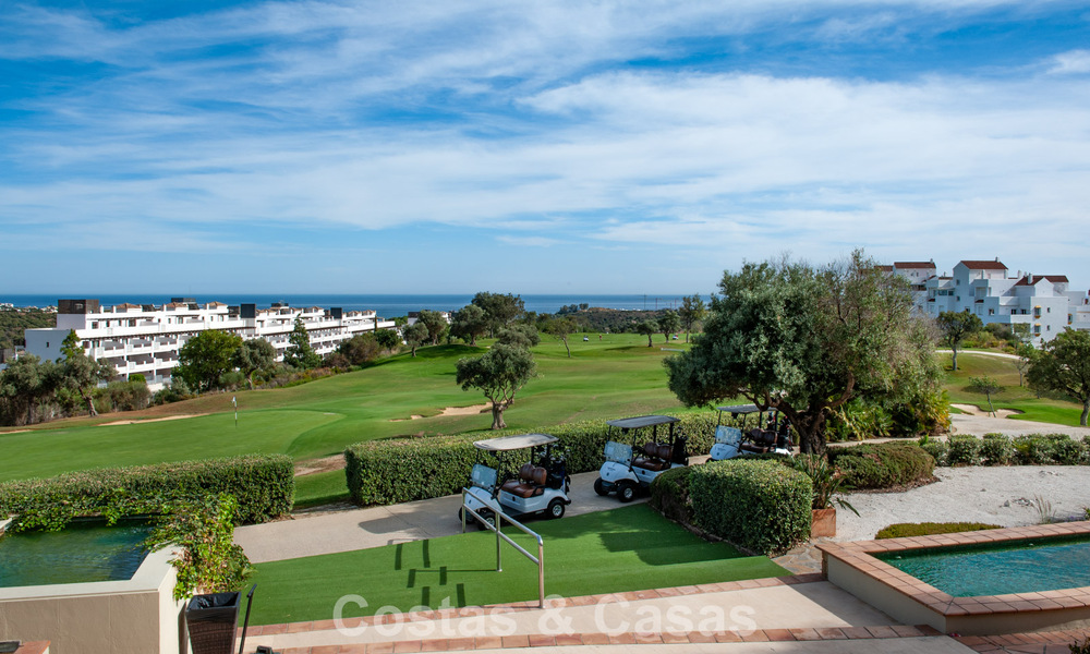 Apartamento nuevo y moderno, listo para entrar a vivir, en venta en un complejo de golf cerca de Estepona centro 785941