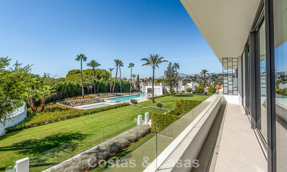Moderna casa de lujo lista para entrar a vivir en venta en Nueva Andalucía, Marbella 786014