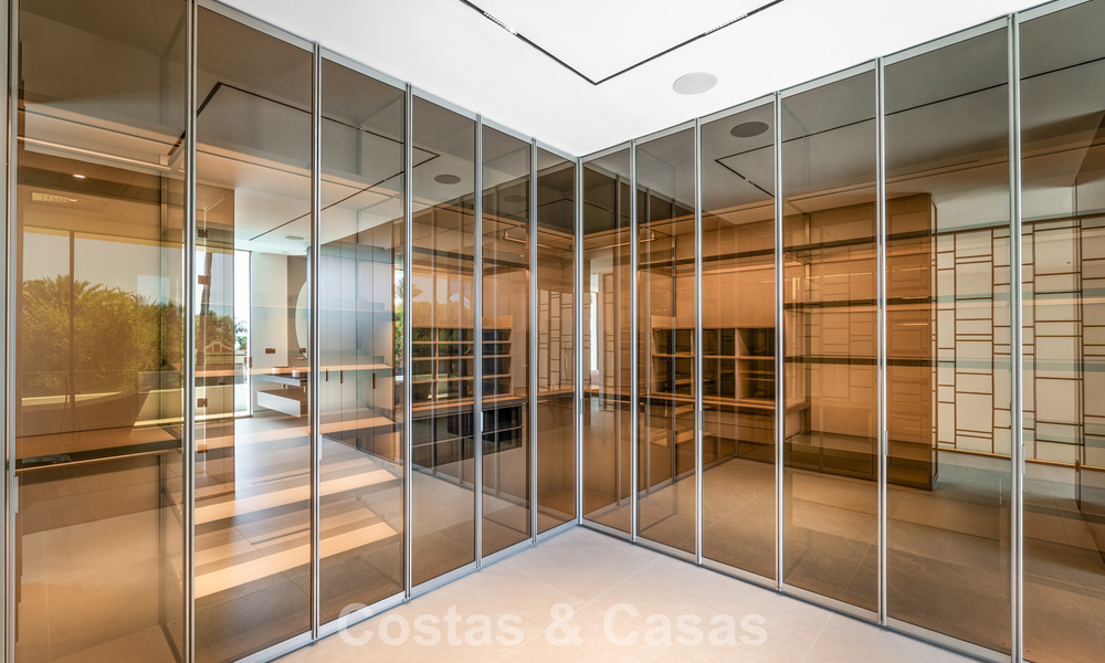 Moderna casa de lujo lista para entrar a vivir en venta en Nueva Andalucía, Marbella 786015