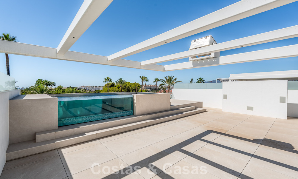Moderna casa de lujo lista para entrar a vivir en venta en Nueva Andalucía, Marbella 786016