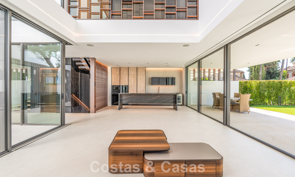 Moderna casa de lujo lista para entrar a vivir en venta en Nueva Andalucía, Marbella 786022