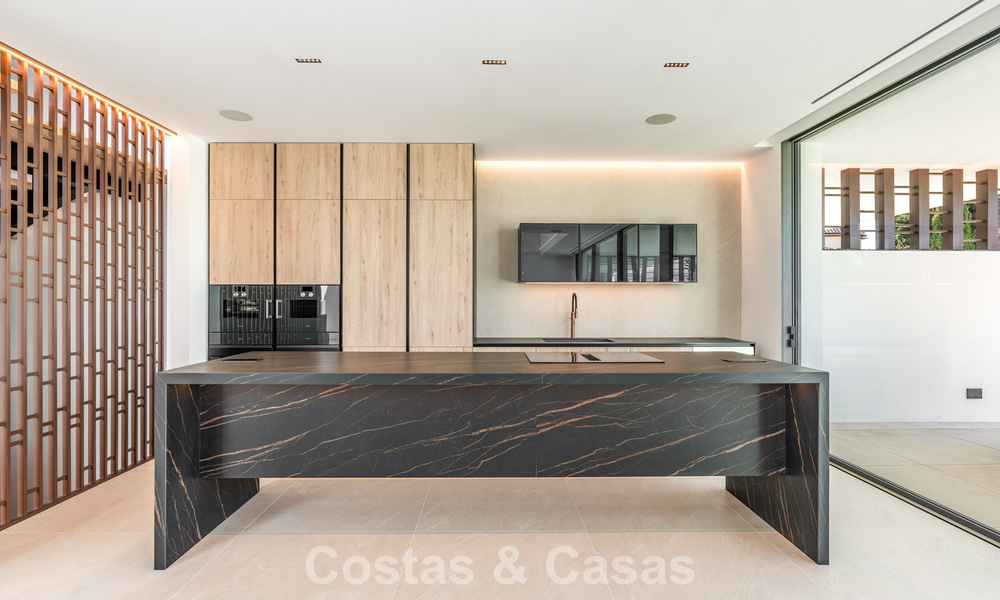 Moderna casa de lujo lista para entrar a vivir en venta en Nueva Andalucía, Marbella 786023