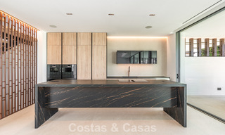 Moderna casa de lujo lista para entrar a vivir en venta en Nueva Andalucía, Marbella 786023 