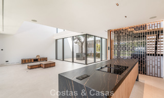 Moderna casa de lujo lista para entrar a vivir en venta en Nueva Andalucía, Marbella 786025 