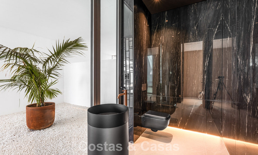 Moderna casa de lujo lista para entrar a vivir en venta en Nueva Andalucía, Marbella 786030