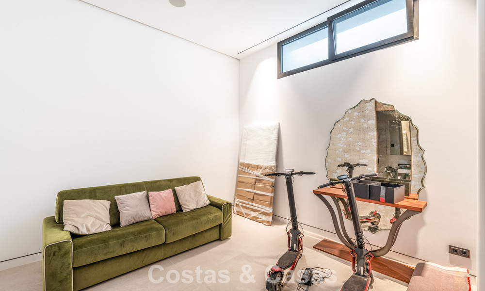 Moderna casa de lujo lista para entrar a vivir en venta en Nueva Andalucía, Marbella 786032