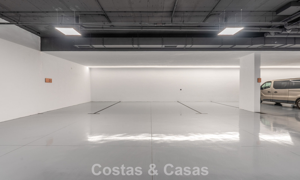 Moderna casa de lujo lista para entrar a vivir en venta en Nueva Andalucía, Marbella 786035