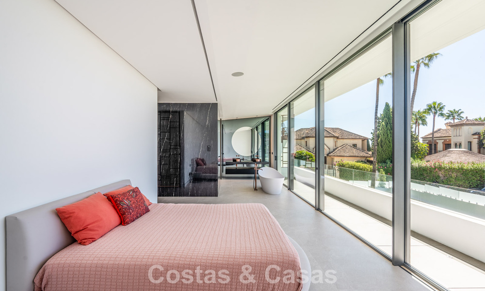 Moderna casa de lujo lista para entrar a vivir en venta en Nueva Andalucía, Marbella 786040