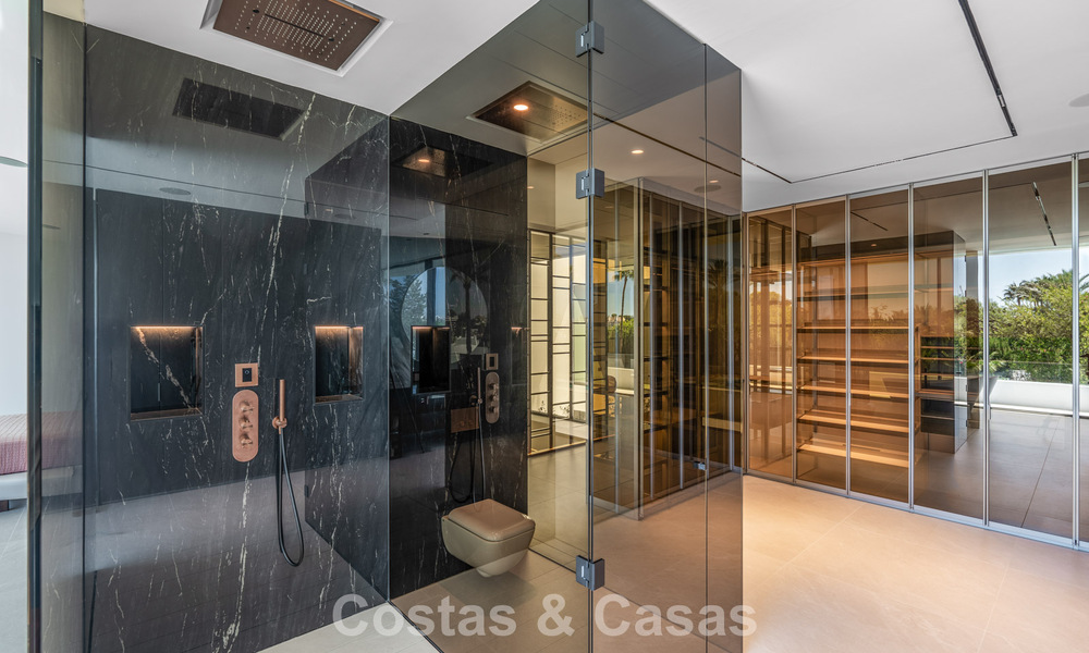 Moderna casa de lujo lista para entrar a vivir en venta en Nueva Andalucía, Marbella 786042