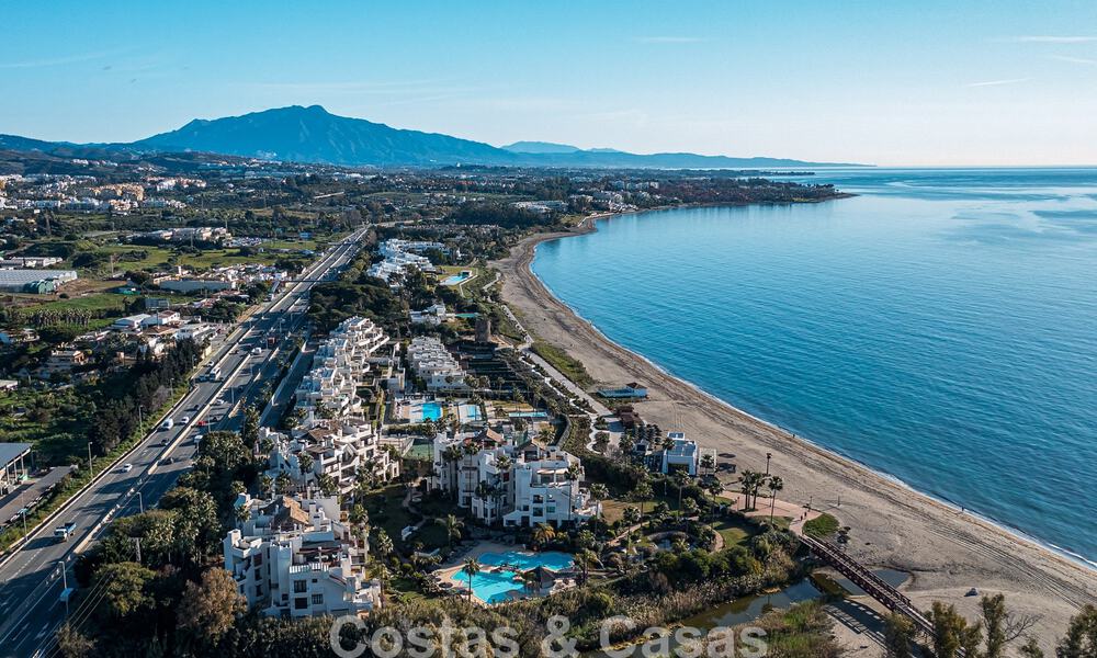 Apartamento de lujo en primera línea de playa, listo para entrar a vivir, en la Nueva Milla de Oro, entre Marbella y Estepona 785942