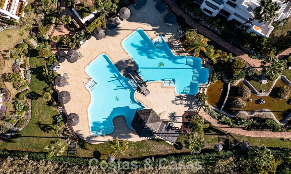 Apartamento de lujo en primera línea de playa, listo para entrar a vivir, en la Nueva Milla de Oro, entre Marbella y Estepona 785944