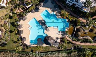 Apartamento de lujo en primera línea de playa, listo para entrar a vivir, en la Nueva Milla de Oro, entre Marbella y Estepona 785944 