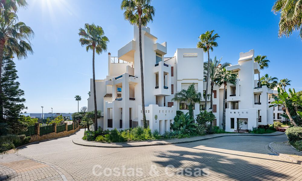 Apartamento de lujo en primera línea de playa, listo para entrar a vivir, en la Nueva Milla de Oro, entre Marbella y Estepona 785947