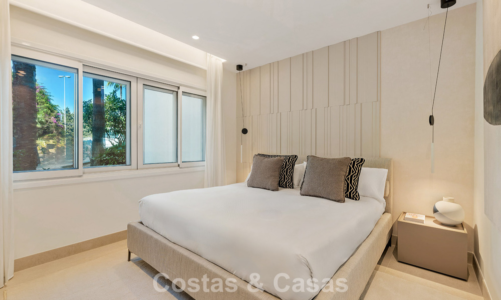 Apartamento de lujo en primera línea de playa, listo para entrar a vivir, en la Nueva Milla de Oro, entre Marbella y Estepona 785948