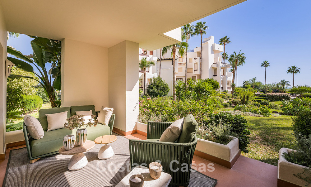 Apartamento de lujo en primera línea de playa, listo para entrar a vivir, en la Nueva Milla de Oro, entre Marbella y Estepona 785958