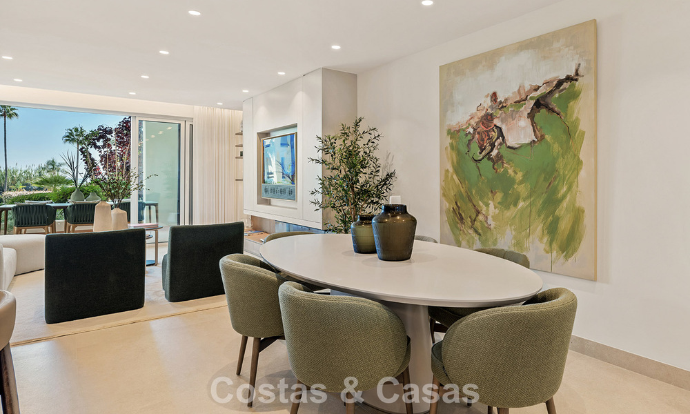 Apartamento de lujo en primera línea de playa, listo para entrar a vivir, en la Nueva Milla de Oro, entre Marbella y Estepona 785963