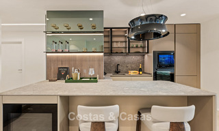 Apartamento de lujo en primera línea de playa, listo para entrar a vivir, en la Nueva Milla de Oro, entre Marbella y Estepona 785964 