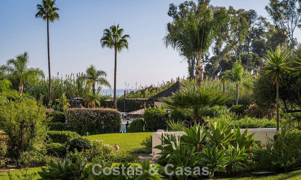 Apartamento de lujo en primera línea de playa, listo para entrar a vivir, en la Nueva Milla de Oro, entre Marbella y Estepona 785970