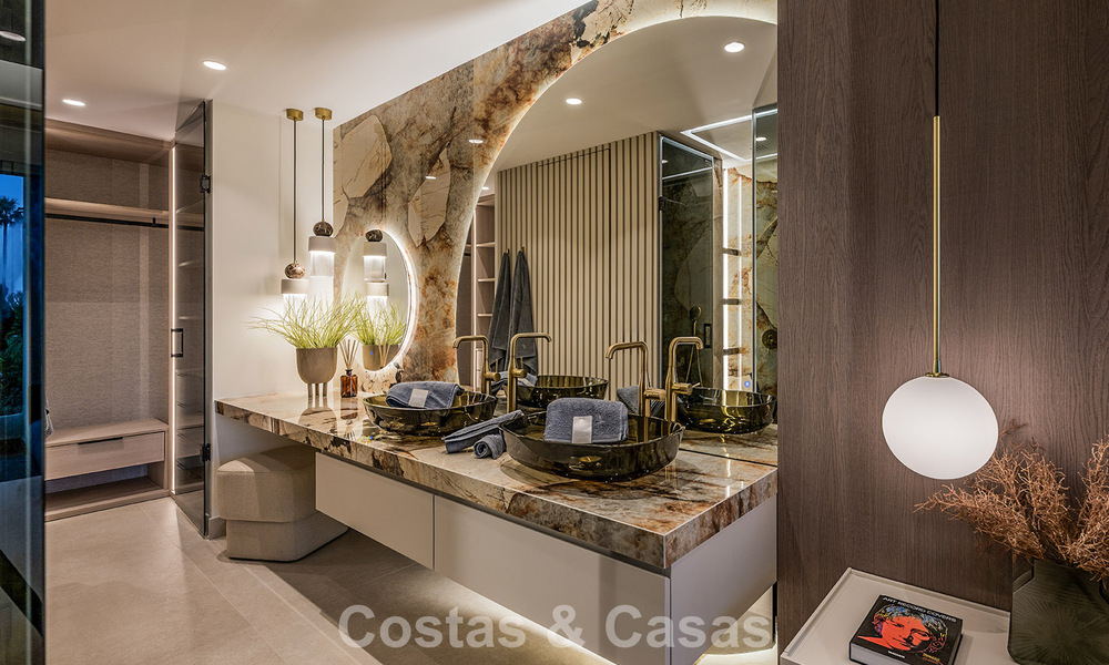 Apartamento de lujo en primera línea de playa, listo para entrar a vivir, en la Nueva Milla de Oro, entre Marbella y Estepona 785972