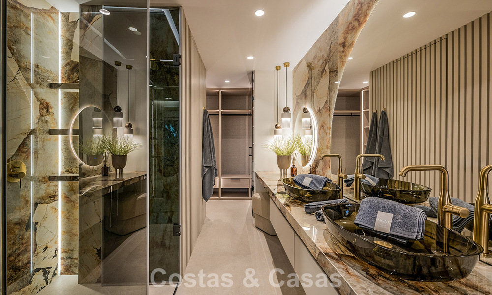 Apartamento de lujo en primera línea de playa, listo para entrar a vivir, en la Nueva Milla de Oro, entre Marbella y Estepona 785974