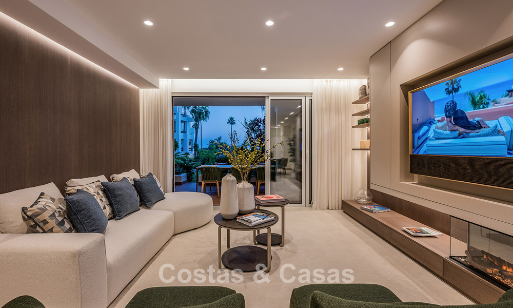 Apartamento de lujo en primera línea de playa, listo para entrar a vivir, en la Nueva Milla de Oro, entre Marbella y Estepona 785978