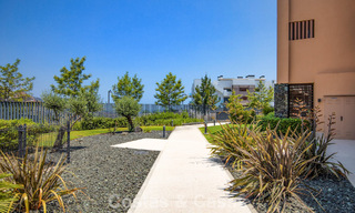 Apartamento en planta baja, con un amplio jardín privado, en venta en un resort de golf en Marbella - Benahavís 785881 