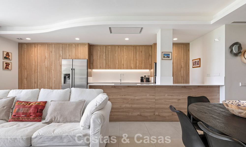 Apartamento en planta baja, con un amplio jardín privado, en venta en un resort de golf en Marbella - Benahavís 785884