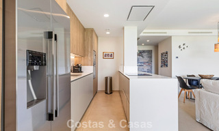 Apartamento en planta baja, con un amplio jardín privado, en venta en un resort de golf en Marbella - Benahavís 785886 